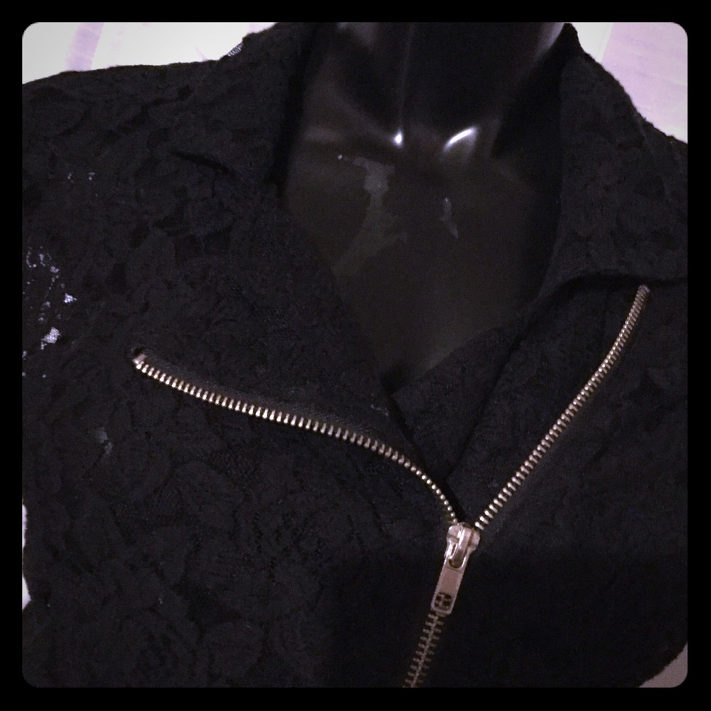 Lace jacket with the zipper.